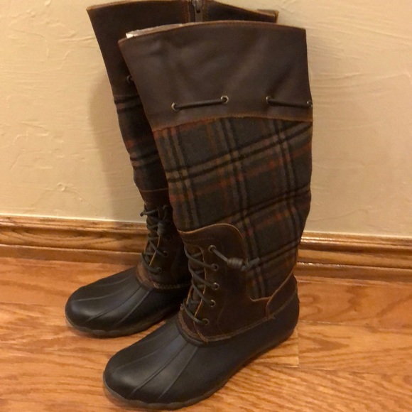 knee high sperry boots
